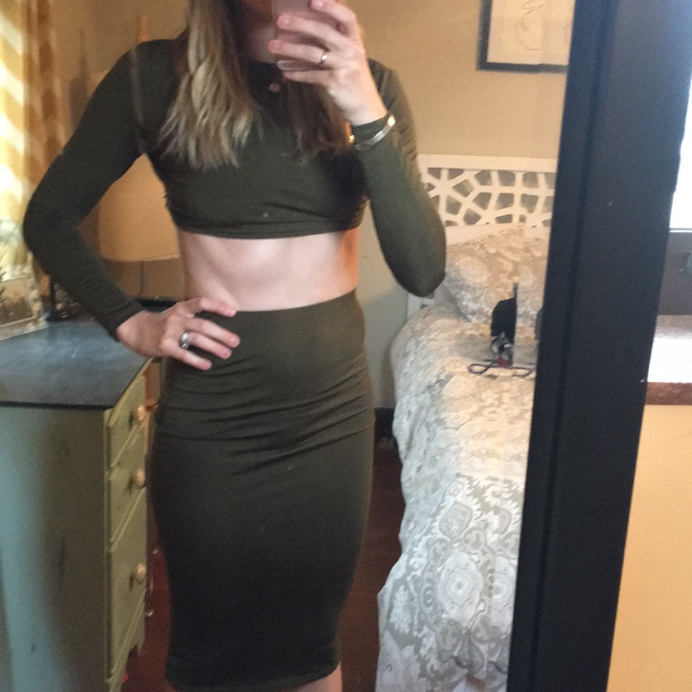 Two piece pencil skirt and cropped top - Picture 1 of 6